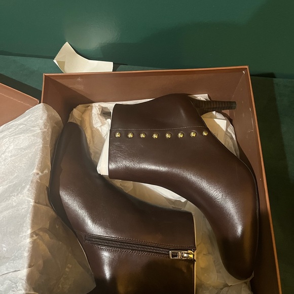 Brand new brown coach heeled booties, super cute and stylish never worn ! - Picture 4 of 4